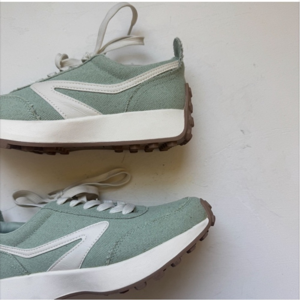 DV by Dolce Vita Braiden Sneakers - Picture 6 of 12